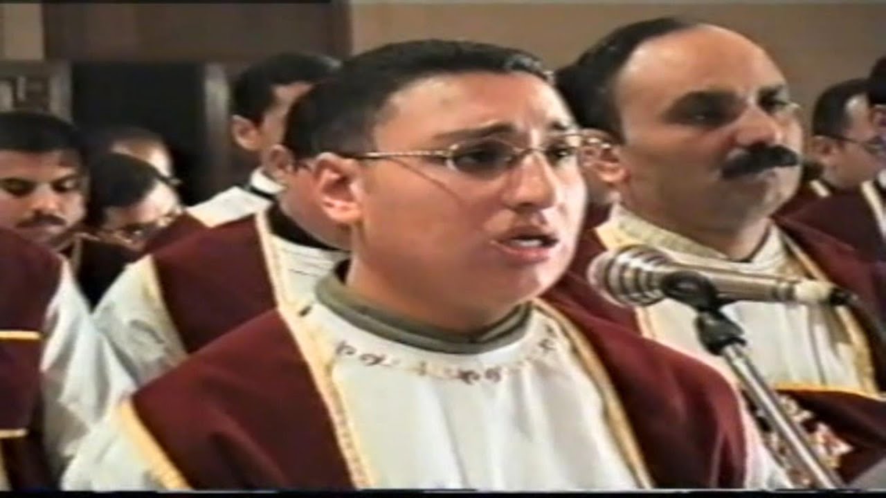لحن اى اغابى - خورس الاكليريكية بقيادة المعلم ابراهيم عياد - قداس عيد الميلاد المجيد 2001