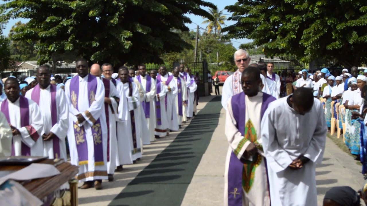Missa Falecimento do Padre Bernardo Luata Marime Arquidiocese da Beira II