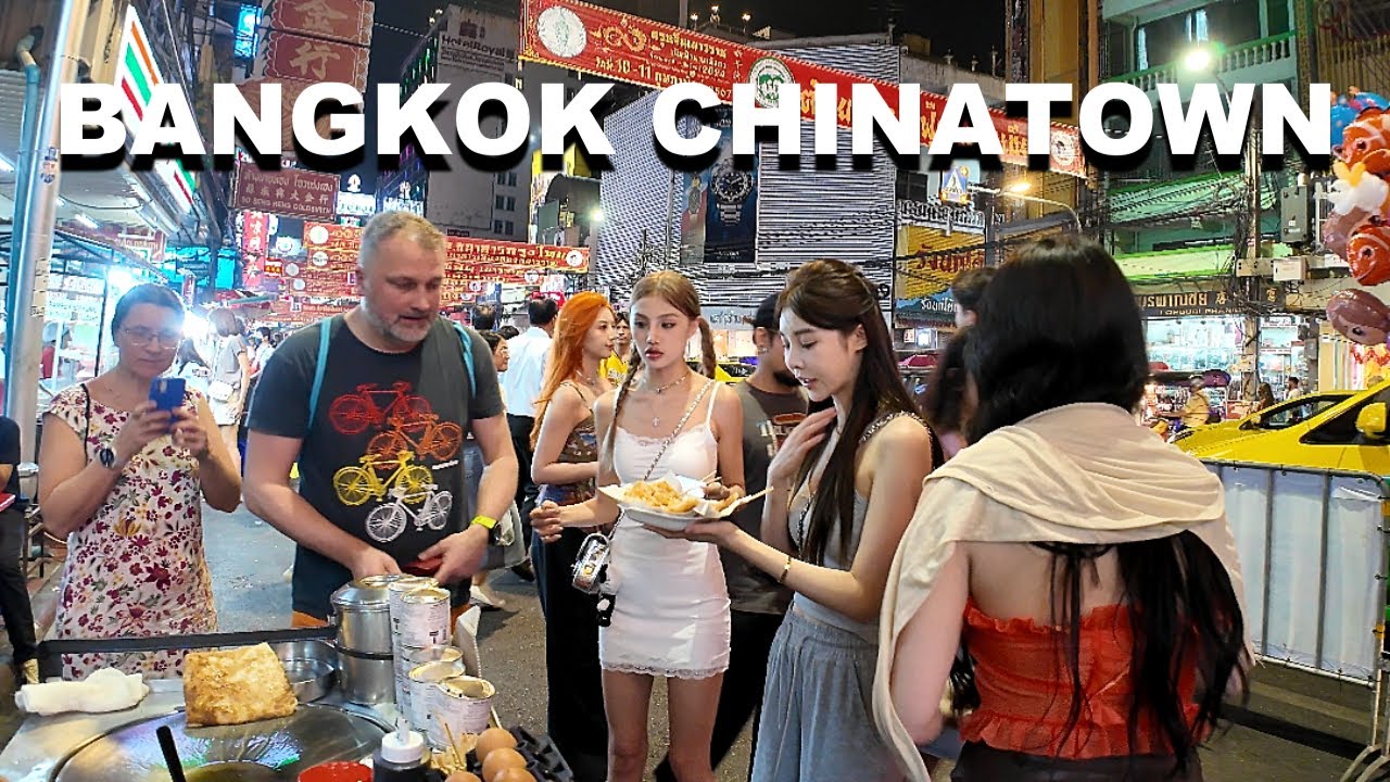 Bangkok Street Food: Walking in CHINATOWN on Sunday Night 🇹🇭