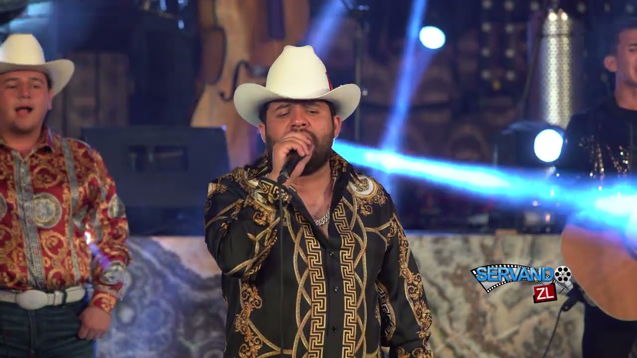 Luis R Conriquez Ft. Grupo Arriesgado - El Apache (En Vivo 2022)