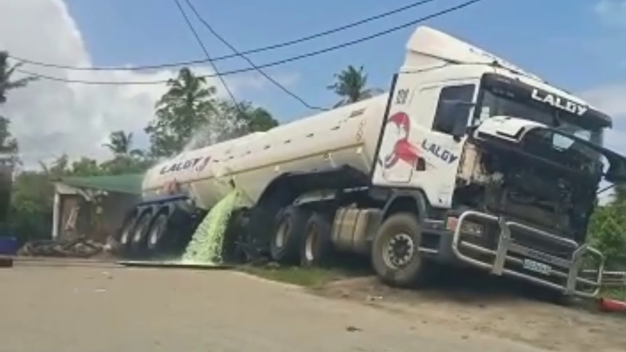 TR&Aacute;GICO: Colis&atilde;o ENVOLVENDO UM COMBOIO E UM CAMI&Atilde;O (LALGY TRANSPORTE)