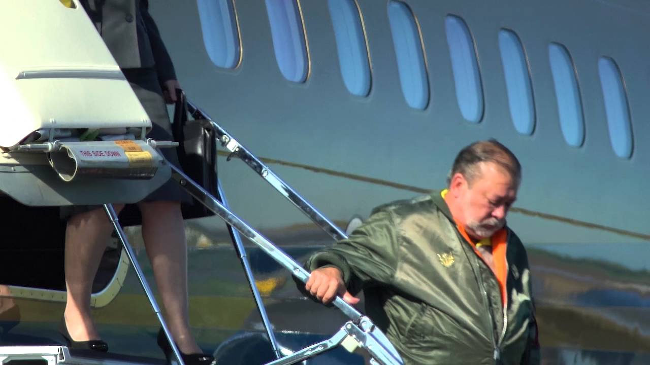 Greeting Sultan Ibrahim of Johor