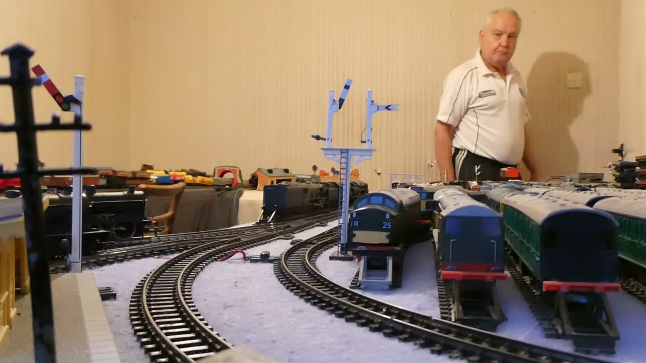 TRIANG OR LIMA OR AIRFIX OR BACHMANN OR MAINLINE MODEL RAILWAY ROLLING STOCK RUN TWO 150126