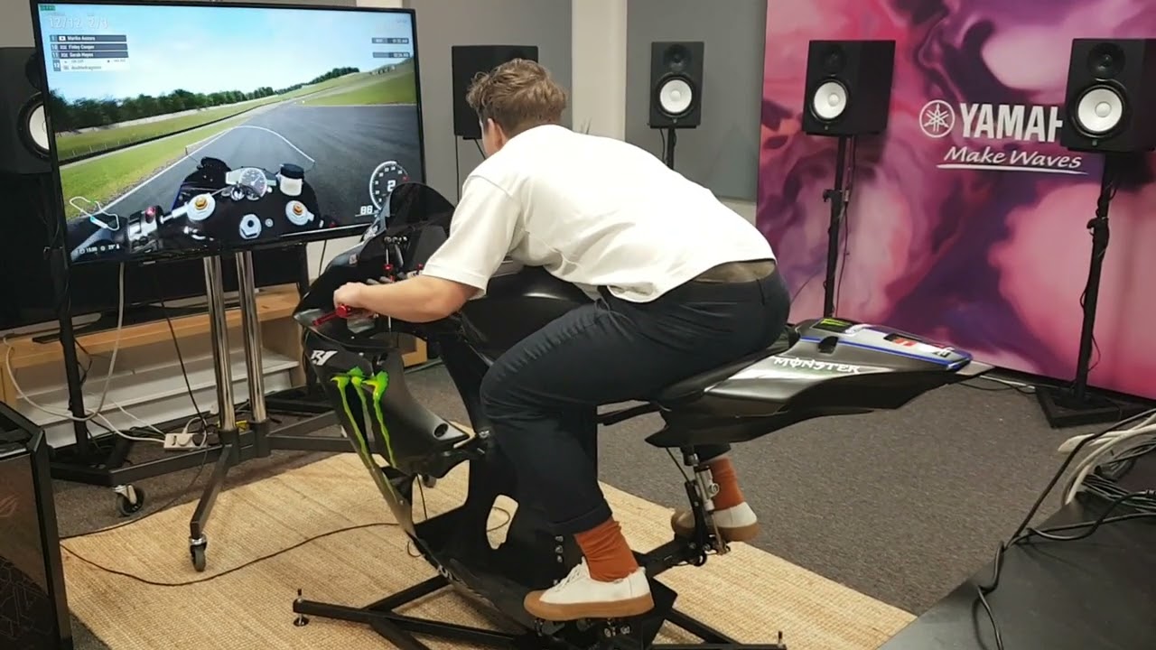 Alex tests the Hs3 PRO-HE Sit-ON at Yamaha