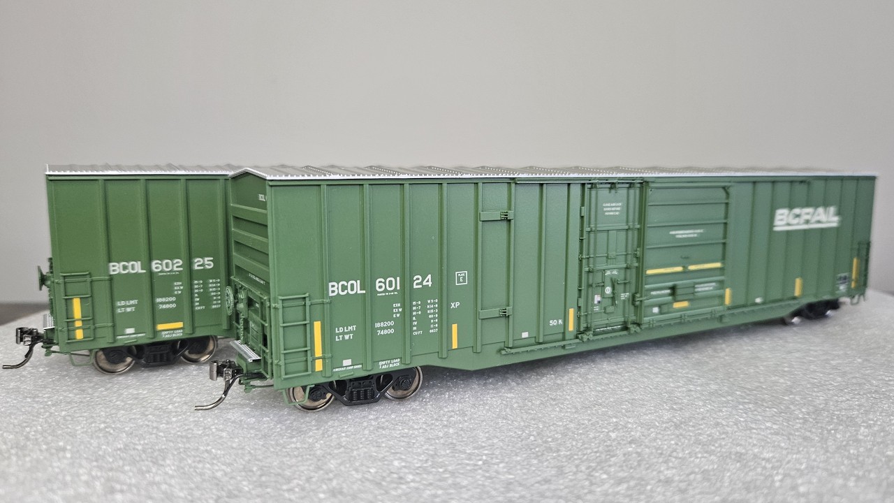 Review: Rapido Trenton Works 6637 cuft BC Rail Boxcar Faded/Conspicuity Stripes HO Scale