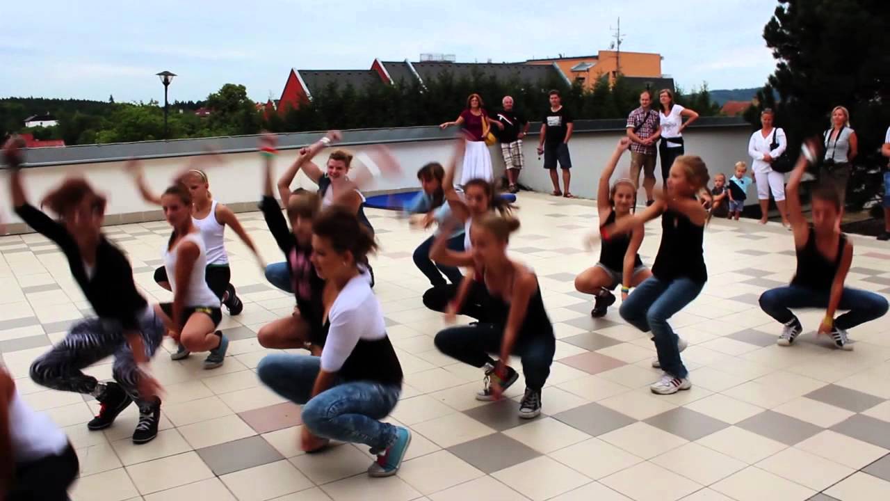 SNEAKER - závěrečné vystoupení pro rodiče z letního kempu 2012