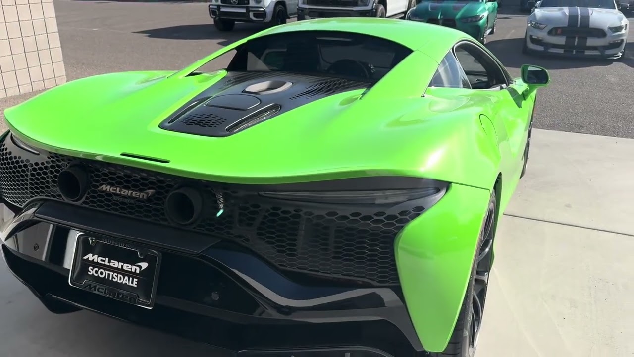 2025 McLaren Artura Coupe ￼