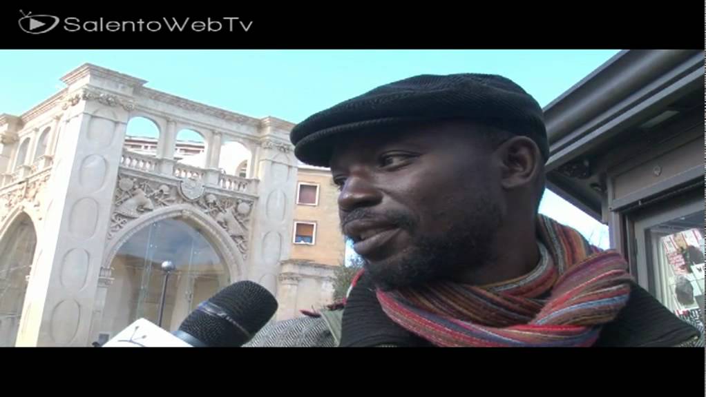 Da venditore di libri a scrittore: il successo di un senegalese a Lecce