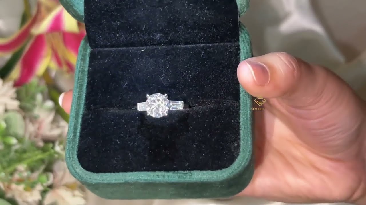 Elegant Round Cut Diamond Ring with Baguette Side Stones 💍 | Three Stone Engagement Rings #shorts