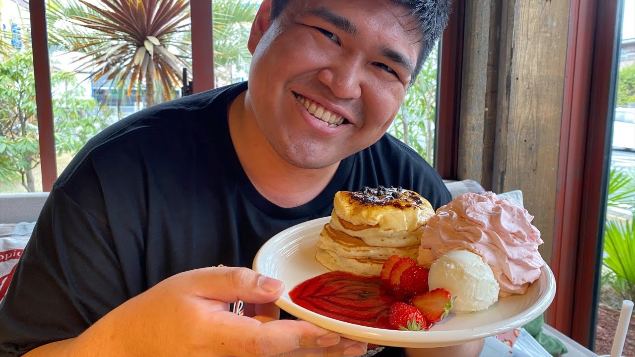 人生で初めてカフェのパンケーキを食らう男