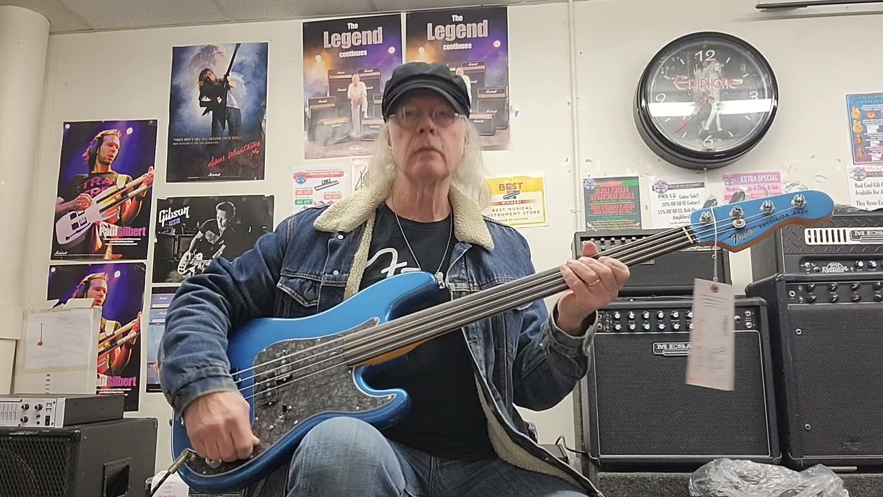 Fender Fretless Tony Franklin Precision Bass demo for The House of Guitars. 