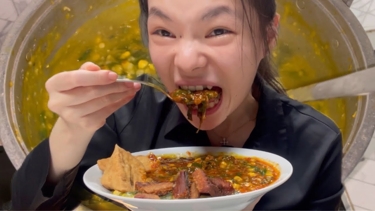 MAKAN BUBUR MANADO PAKE IKAN ASIN TAHU!!!
