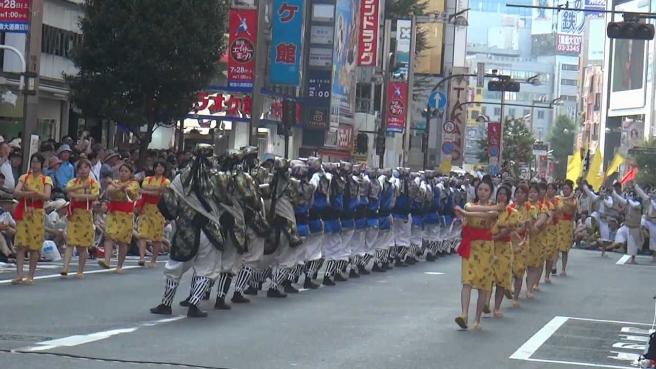 2012 7.28 新宿エイサーまつり 八重瀬町富盛青年会　3/4　三越伊勢丹ビル前