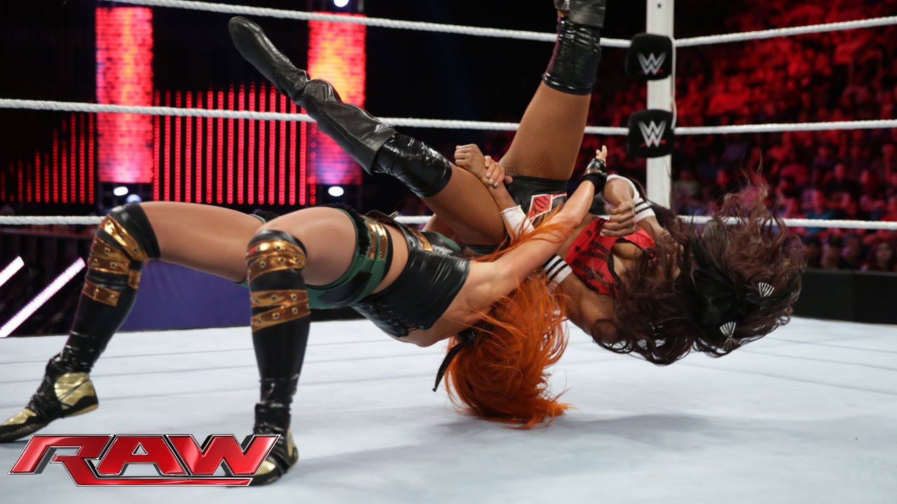 Becky Lynch & Charlotte vs. Nikki Bella & Alicia Fox: Raw – 27. Juli 2015