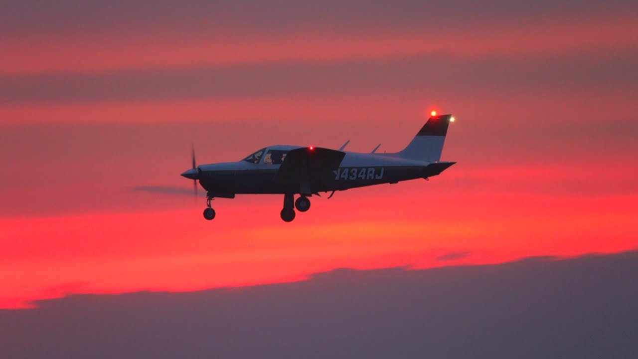 Piper Arrow Dusk Sunset Landing! [4K Video]