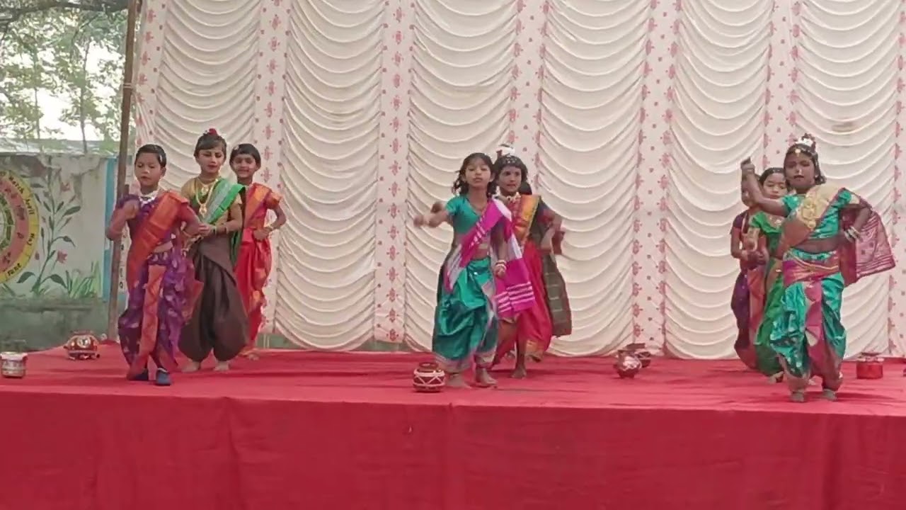 रडू नको बाळा मी पाण्याला जाते 