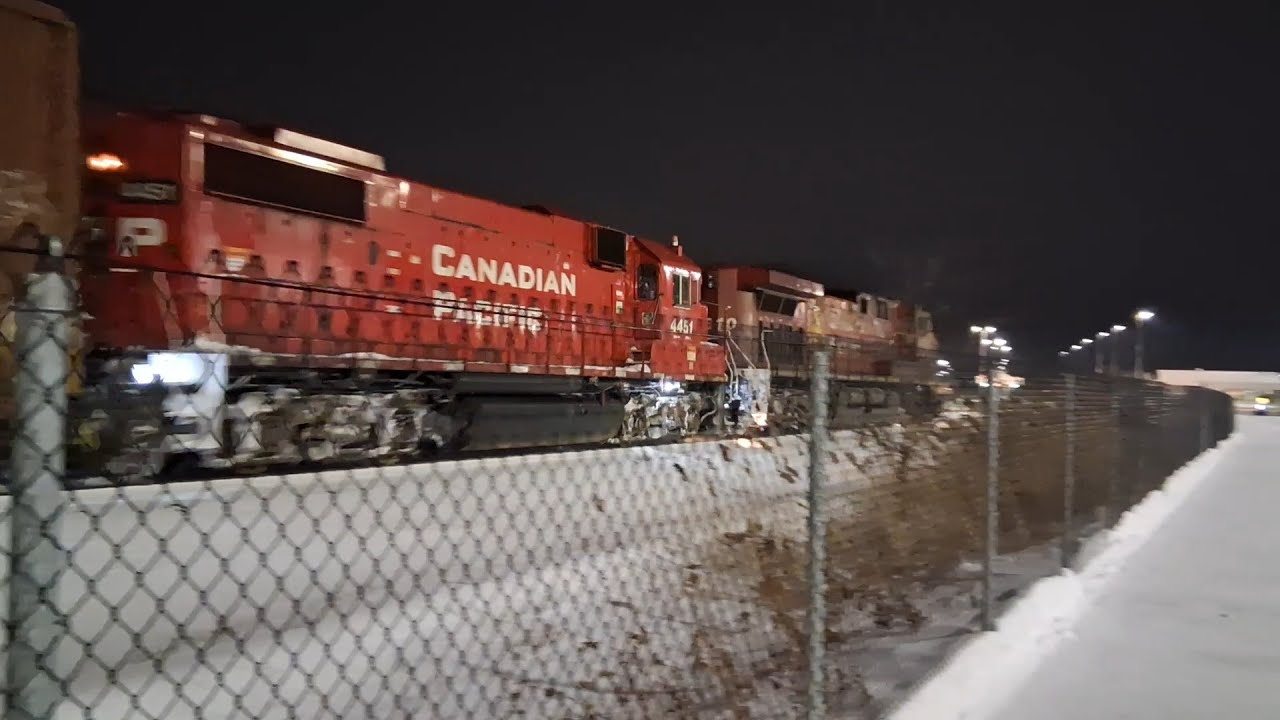 (Thursday Night Grabs) CPKC 133 & CPKC 230 At Streetsville GO Station In Mississauga Ontario