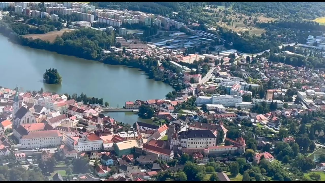 Aerial landing maneuvers: Veselské pískovny,  Kardášova Řečice, Jindřichův Hradec castle and runway
