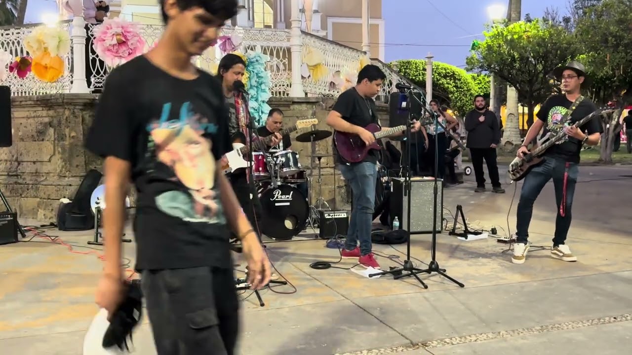 Afrodita Club — The Reason (cover) en Bajo el nevado