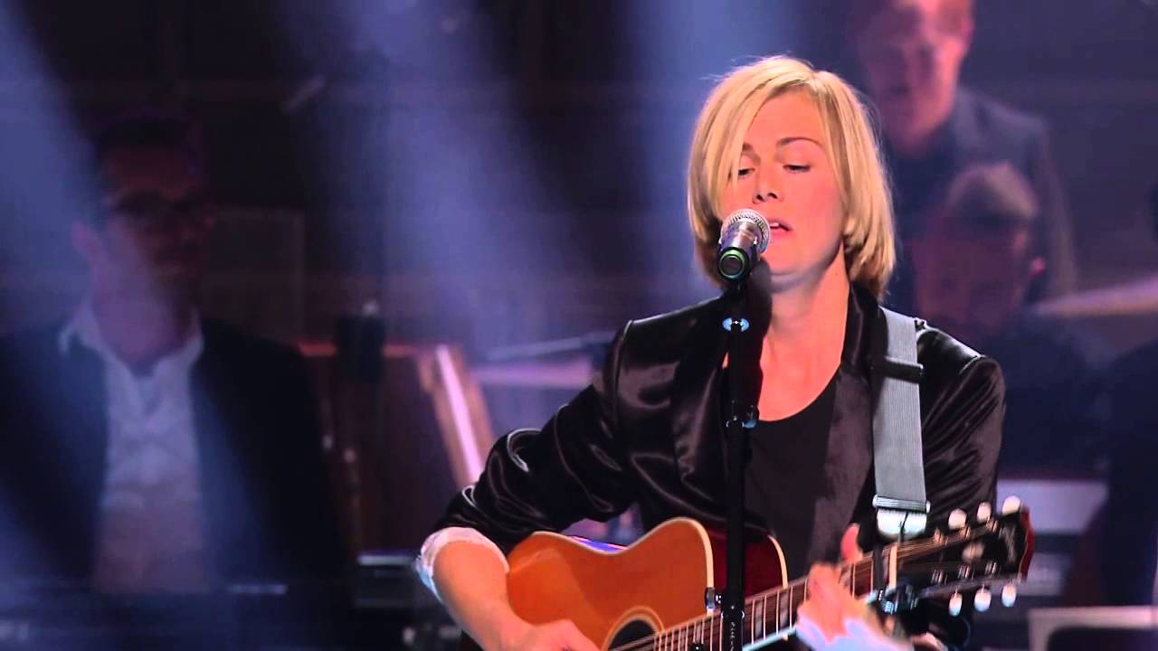 Anna Ternheim performing 