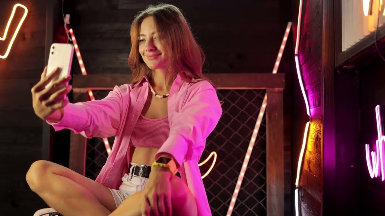KADA - À L'AISE ON ME ft KAYDEE X FNJ (lyrics vidéo)