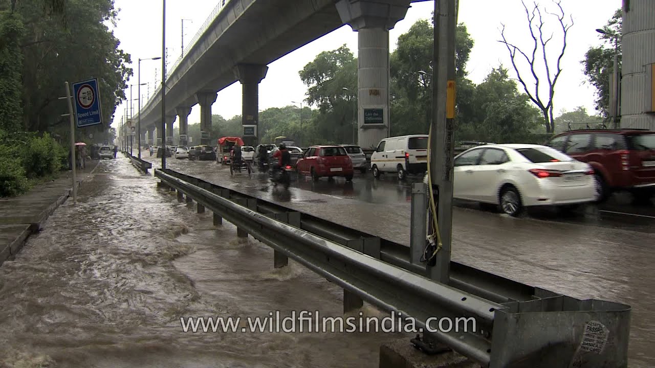 Heavy rain cause water logging in Gurgaon