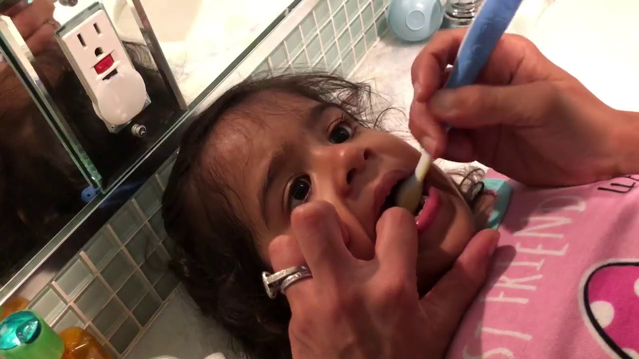 How to brush your toddlers teeth