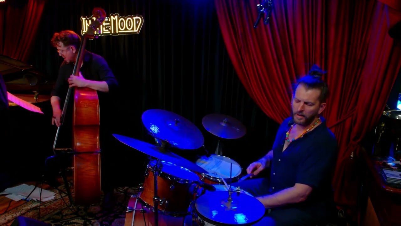 Refugee - V.Karparov Quartet, live at jazz club In the Mood in Sofia