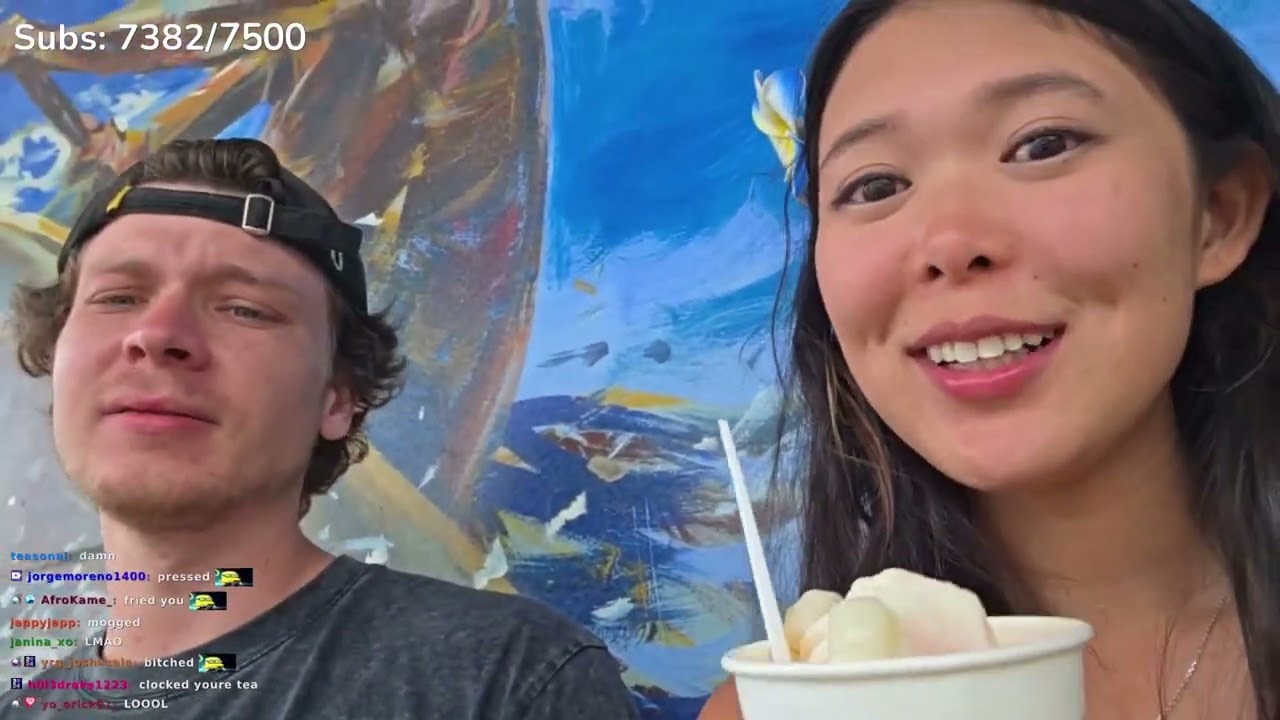 ExtraEmily и Rosii пробуют традиционный гавайский струженый лёд! 🍧🌺