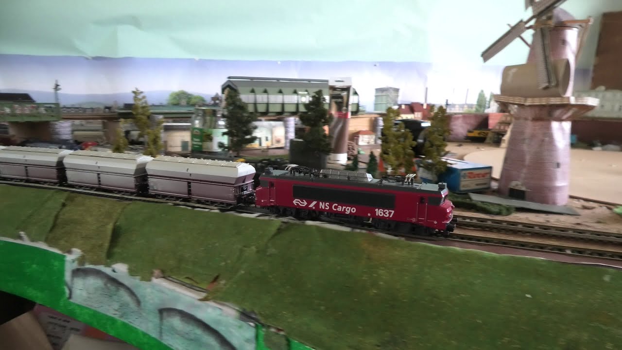 1637 NS Cargo, pulls a coal / chalk drag on a 2%  ramp.