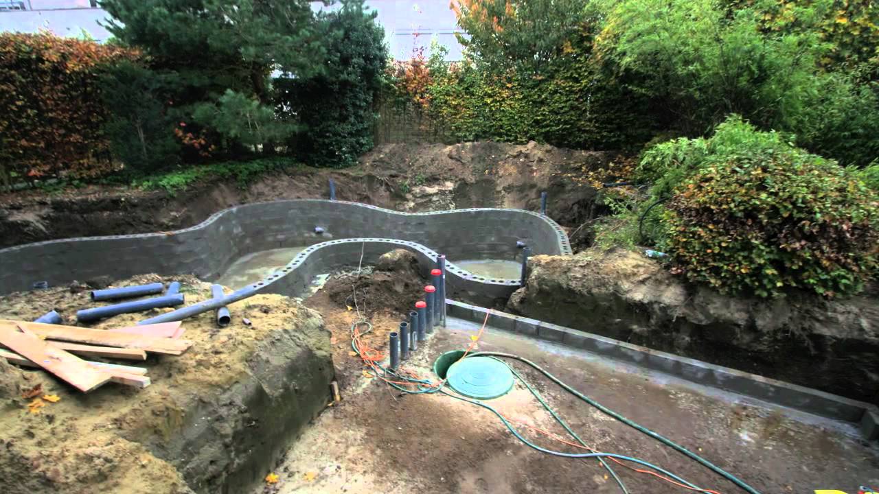 making a koi pond, koi pond construction