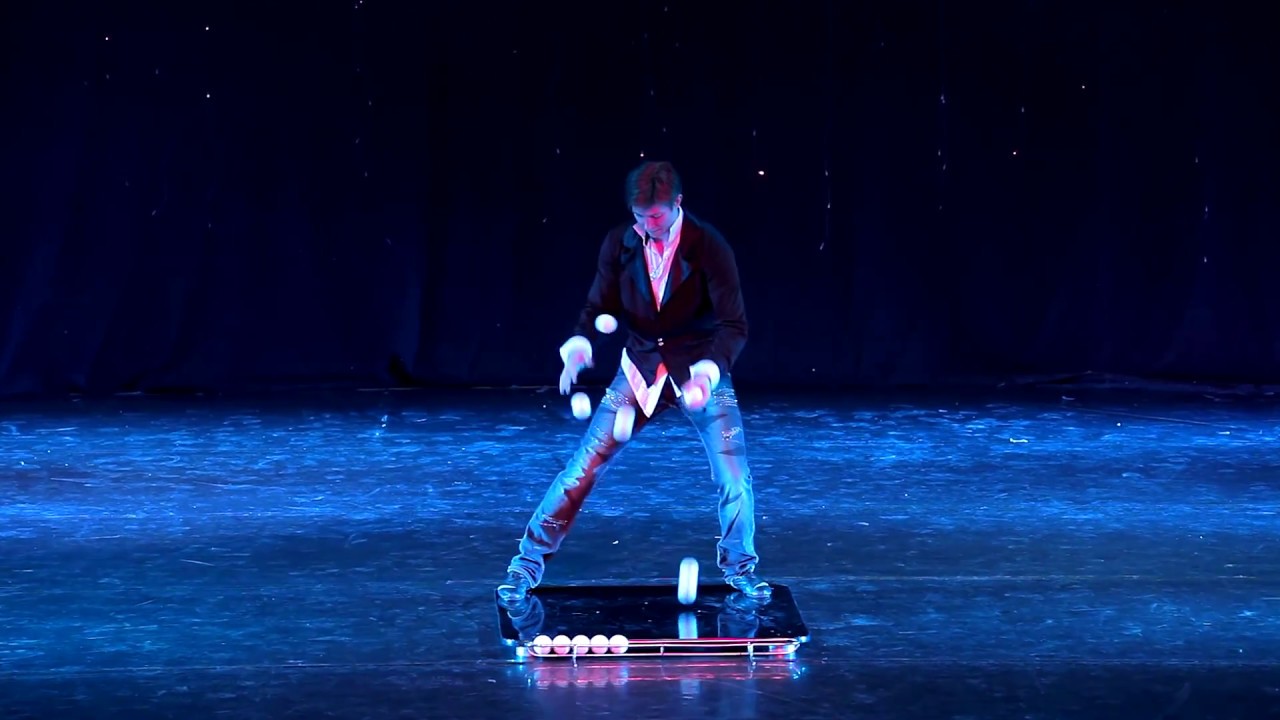 Жонглёр в пол. | Bounce juggling
