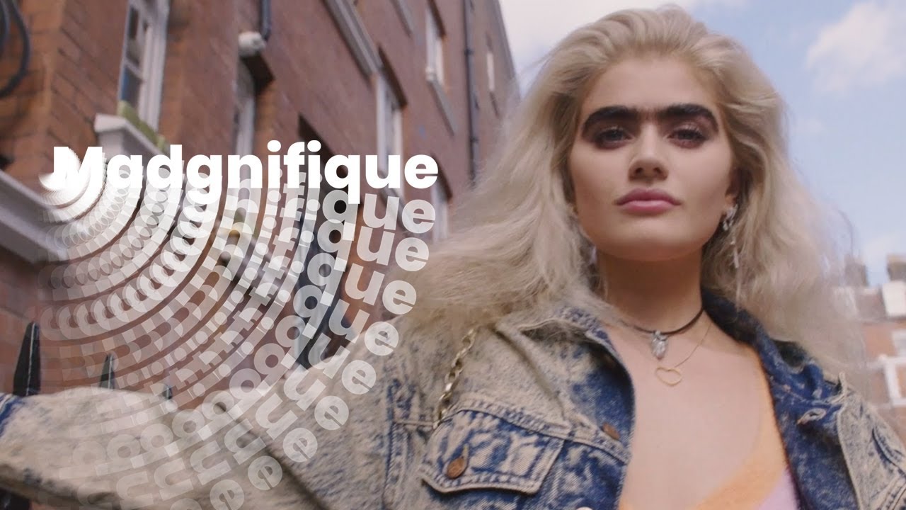 Madgnifique - Sophia Hadjipanteli cultive un monosourcil depuis son enfance | Mad