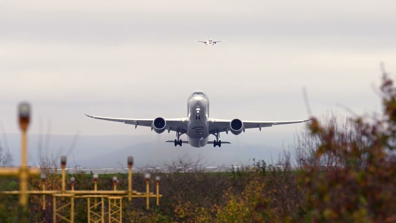 Qatar Airways A35K take off !!