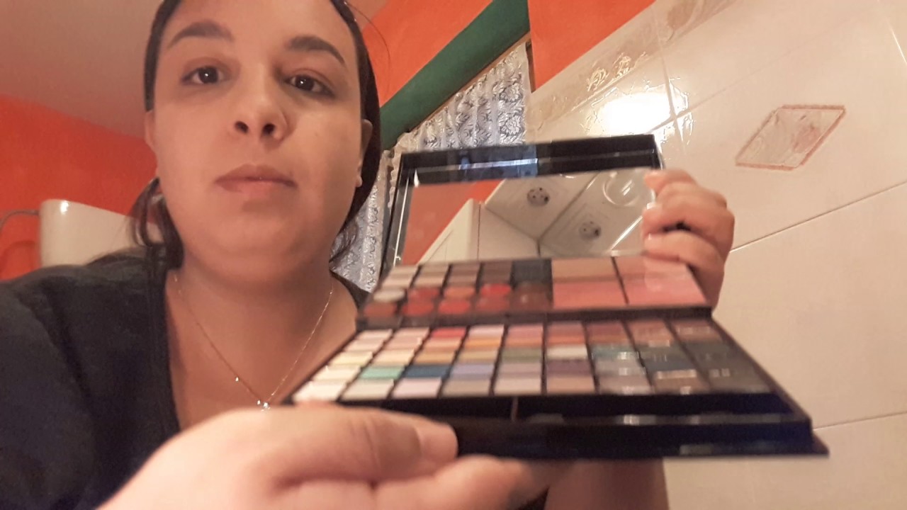 Make Up con i prodotti 