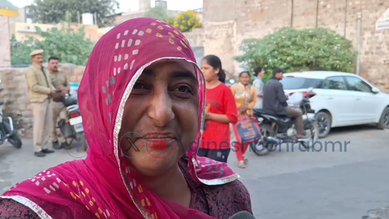 परीक्षा में एंट्री के लिए तोड़नी पड़ी चूड़ियां, महिला बोली; ऐसी परीक्षा हमारे किस काम की