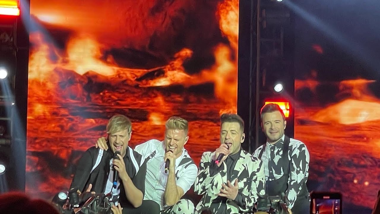 Filipino fans singing along ‘If I Let You Go’ with Westlife on The Wild Dreams Tour Manila Day 2