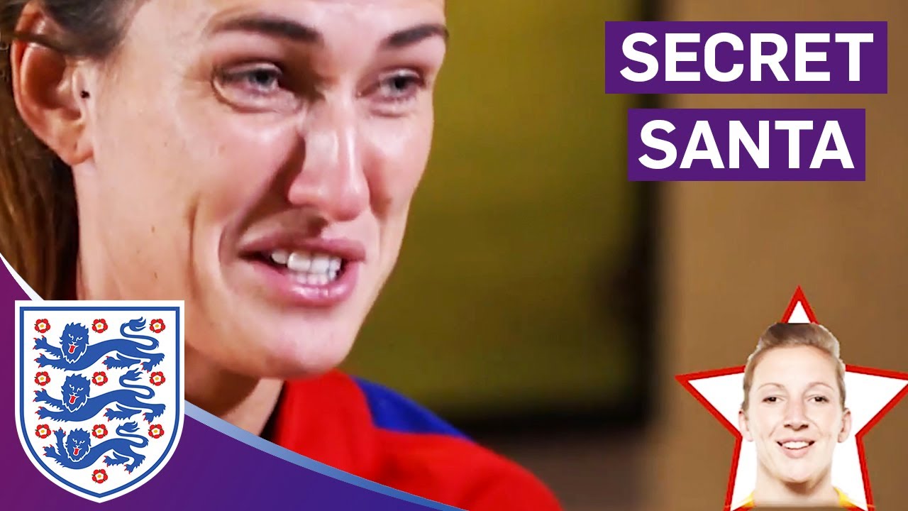 "Siobhan Chamberlain is Always Taking Selfies!" | Jill Scott | Secret Santa