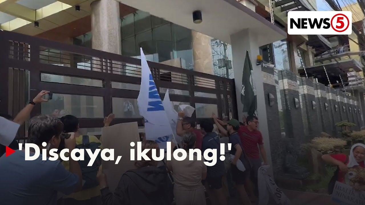 Ilang grupo, nagprotesta sa compound ng pamilya Discaya