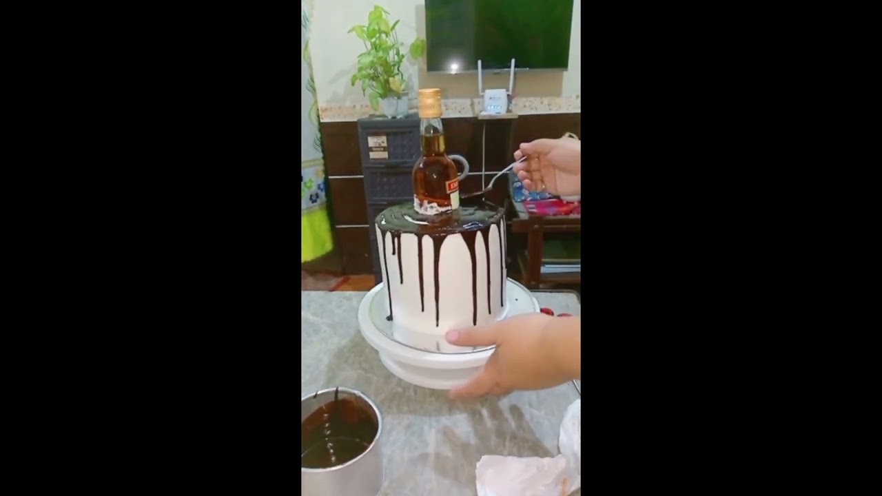 Silent Cake Tutorial #birthdaycake  #alakthemecake #dripcake #cakedecorating #cake