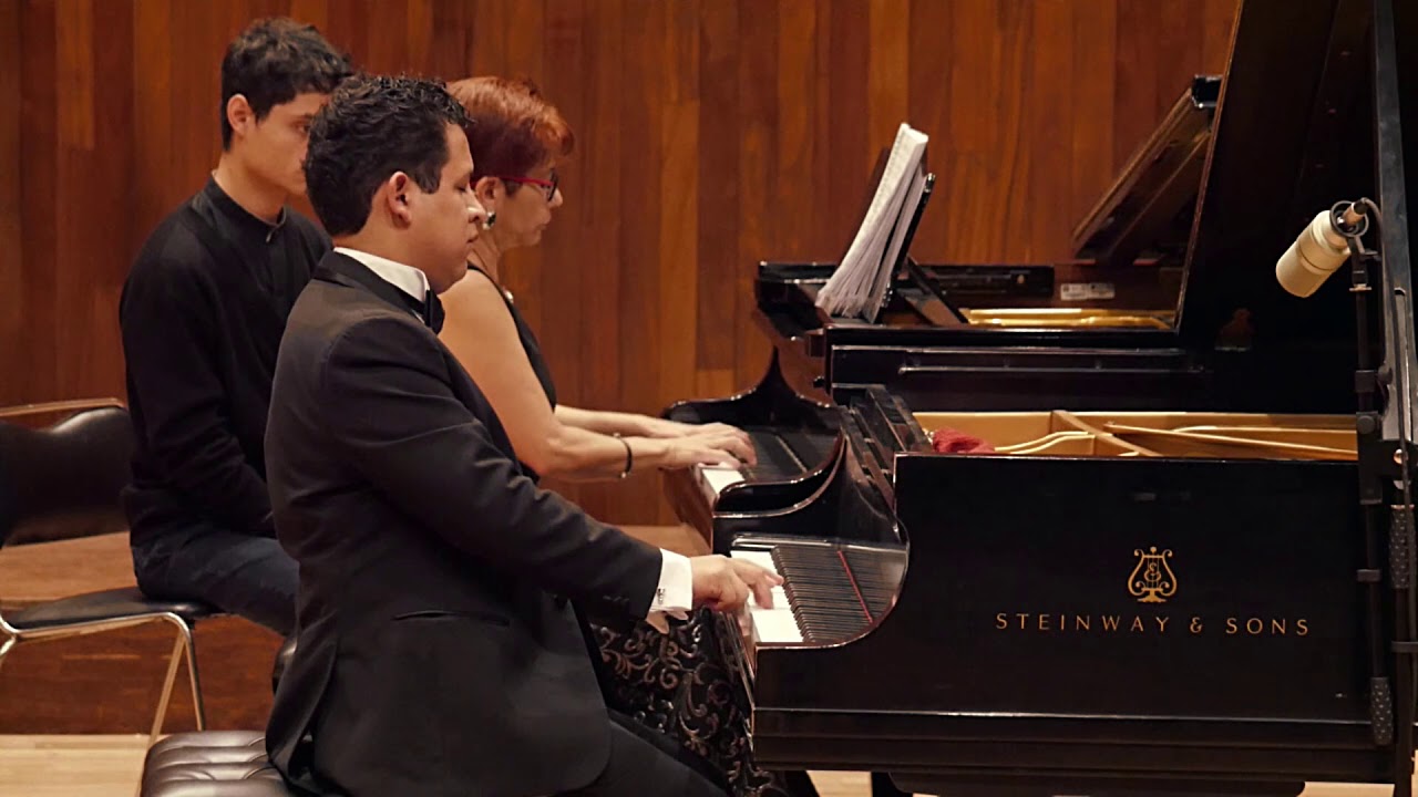 Bach piano concerto BWV 1052 plays Isaac Hernández