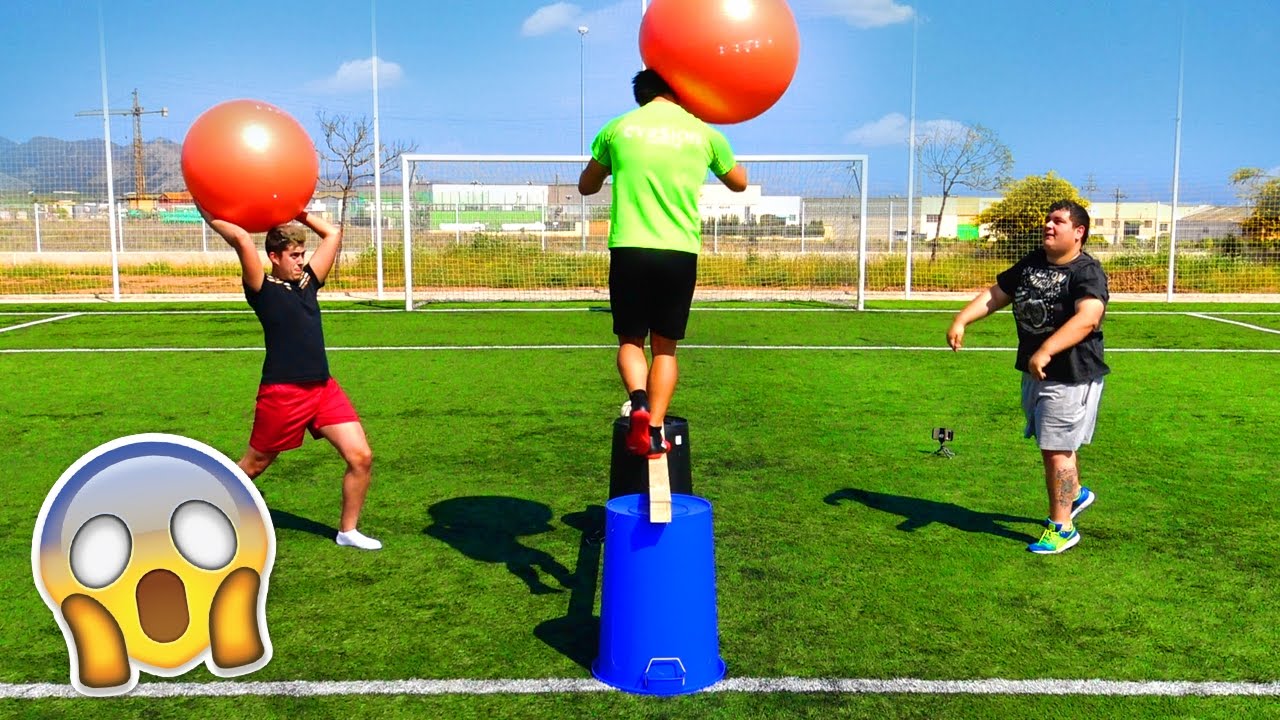 PENALTIS DE EQUILIBRIO CON BALÓN GIGANTE!!! ¡RETO FÚTBOL!