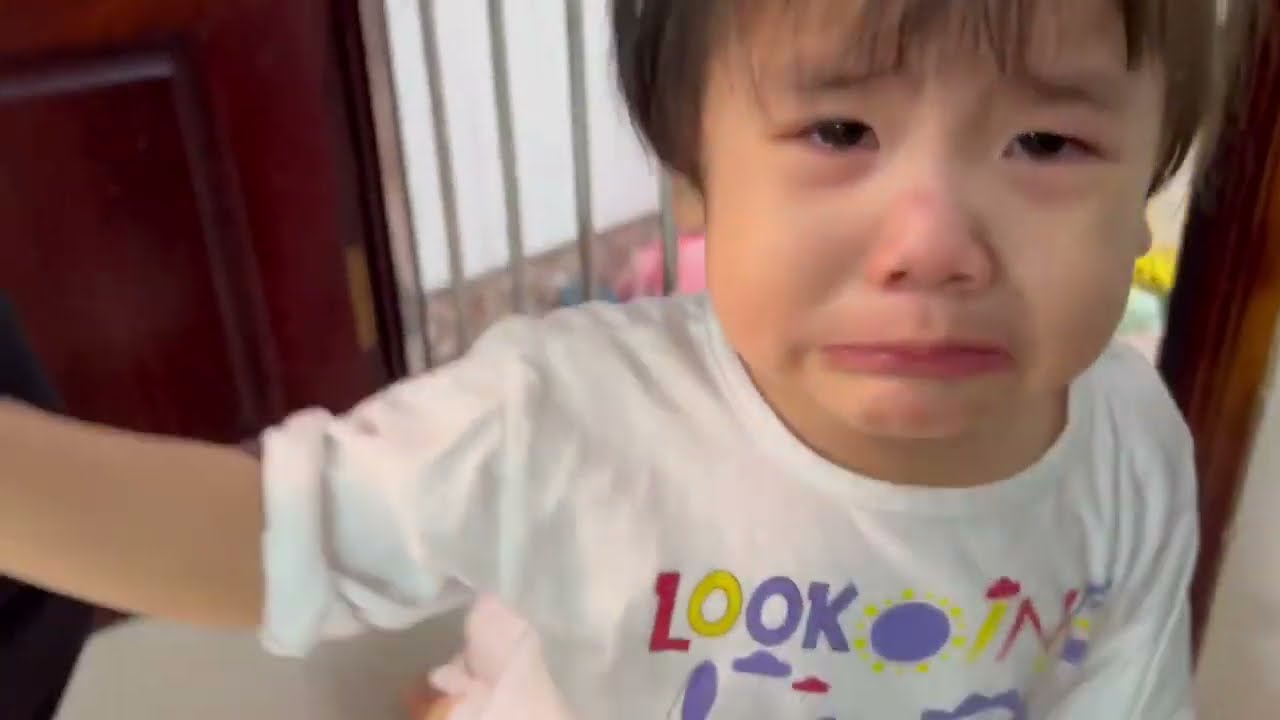 THƯƠNG EM QUÁ ! BỊ CÁC BẠN BẮT NẠT