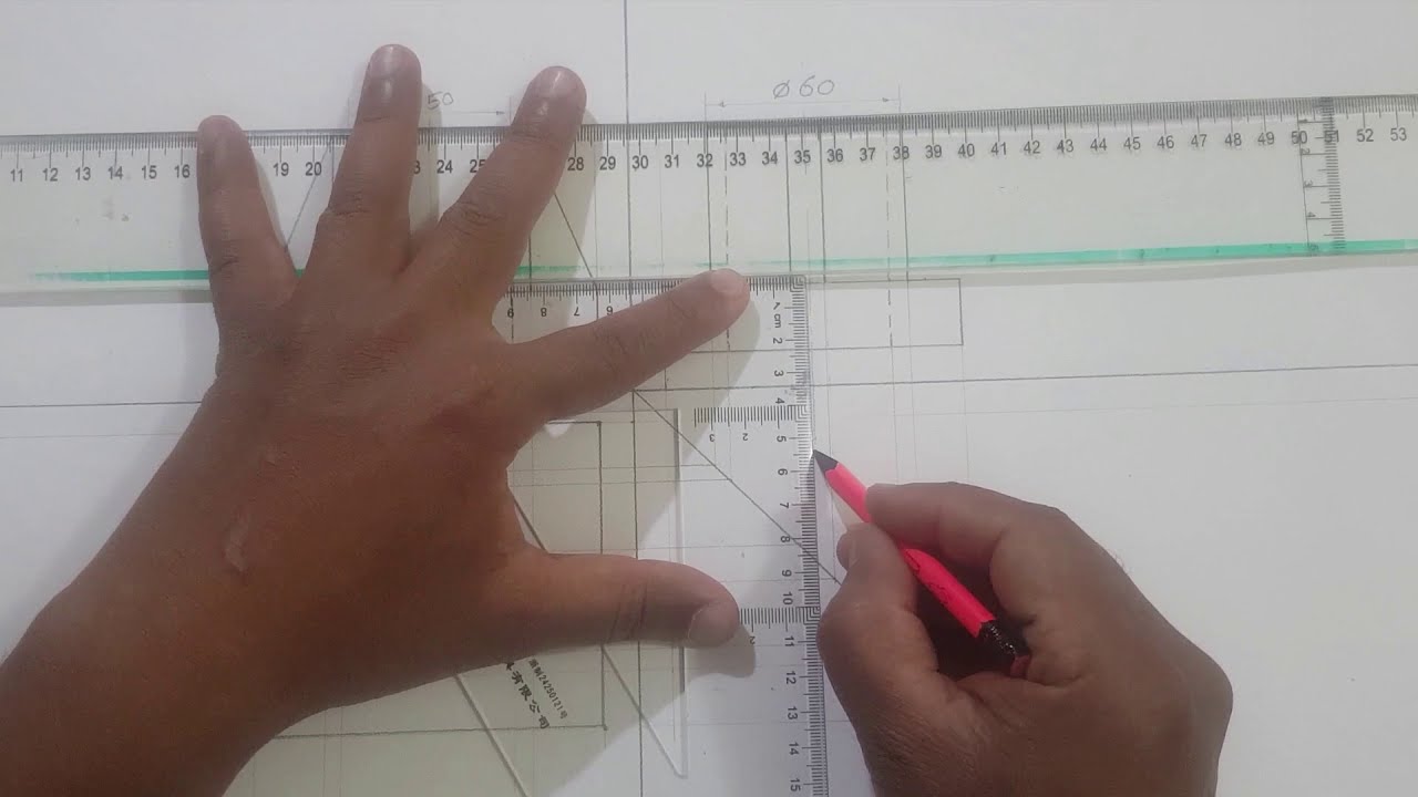 ايجاد المسقط الثالث لجسم يحتوي على شكل اسطواني وسطح مائل.