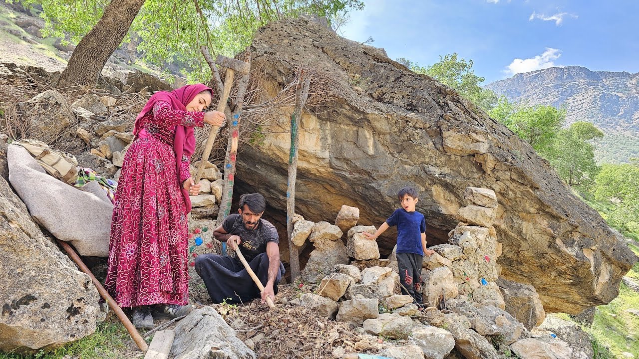 Beneath the Boulder: Crafting a Cave for Nomadic Shelter🪨🐑