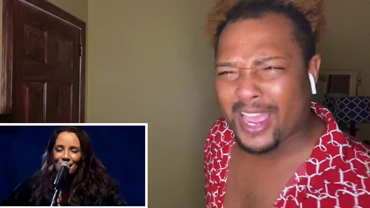 REACTION: Ana Carolina - Quem De Nós Dois (La Mia Storia Tra Le Dita) live