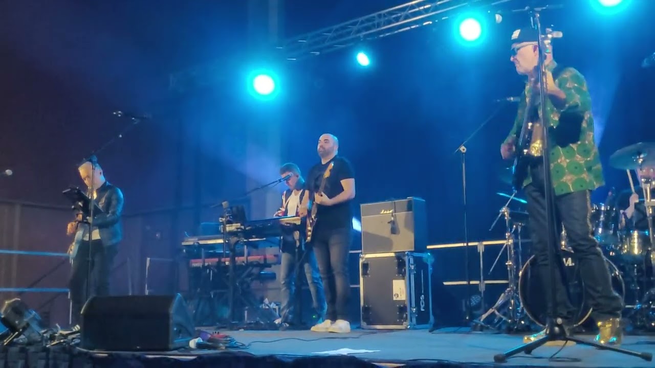8/UNDER PRESSURE/1ERE PARTIE DAVID BOWIE/SALLE DE L'ECLUSE A LORETTE SAMEDI 17 JANVIER 2026.VIDEO 08
