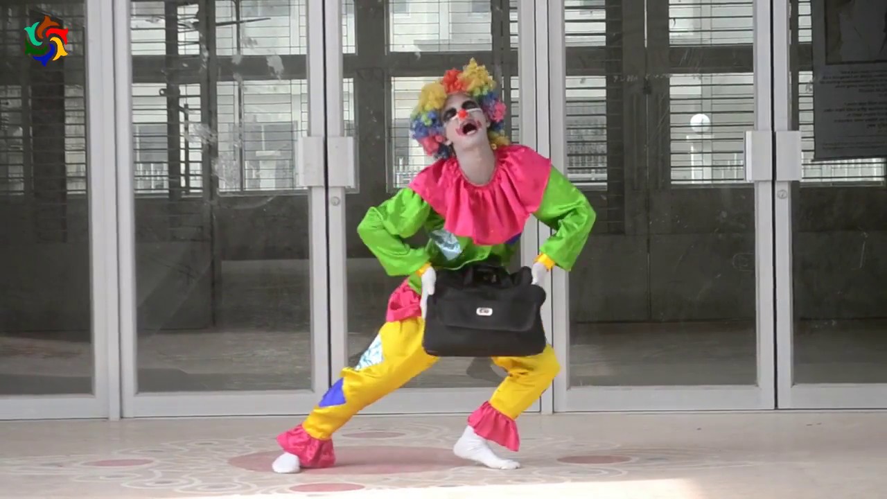 joker mime act