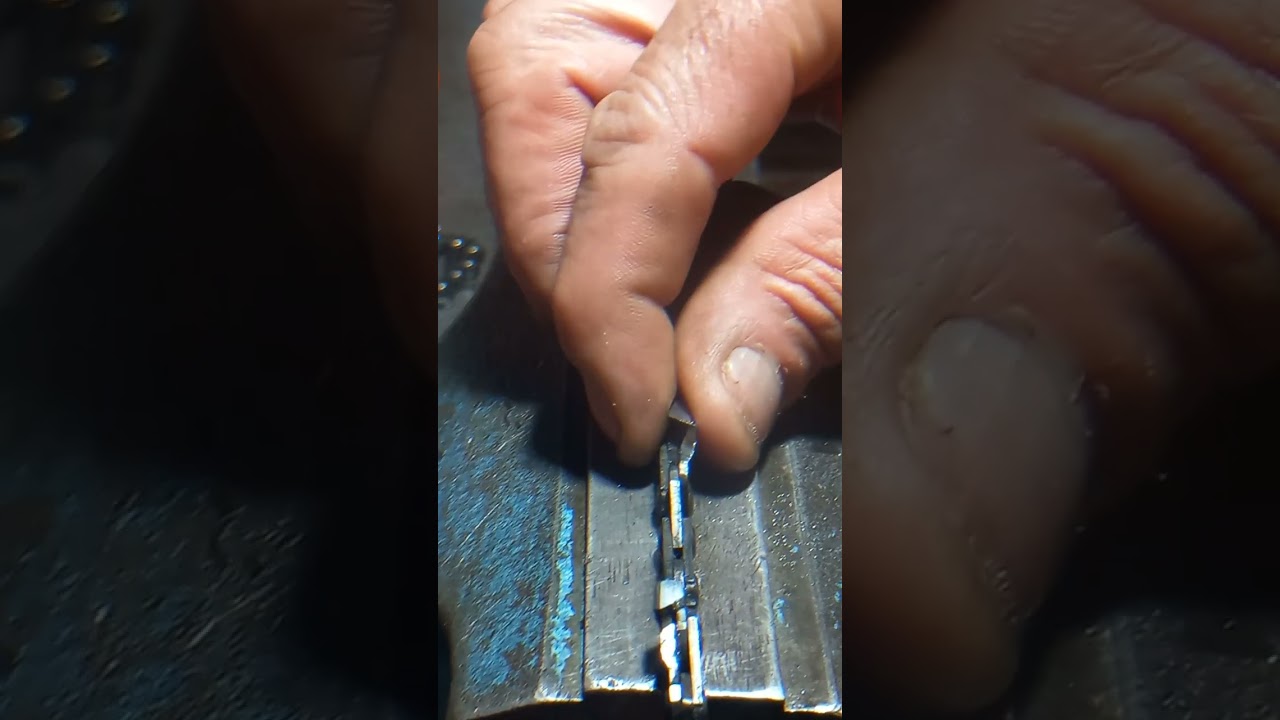 AFFILATURA CATENA  guarda con attenzione come deve essere un dente perfettamente affilato iscriviti.