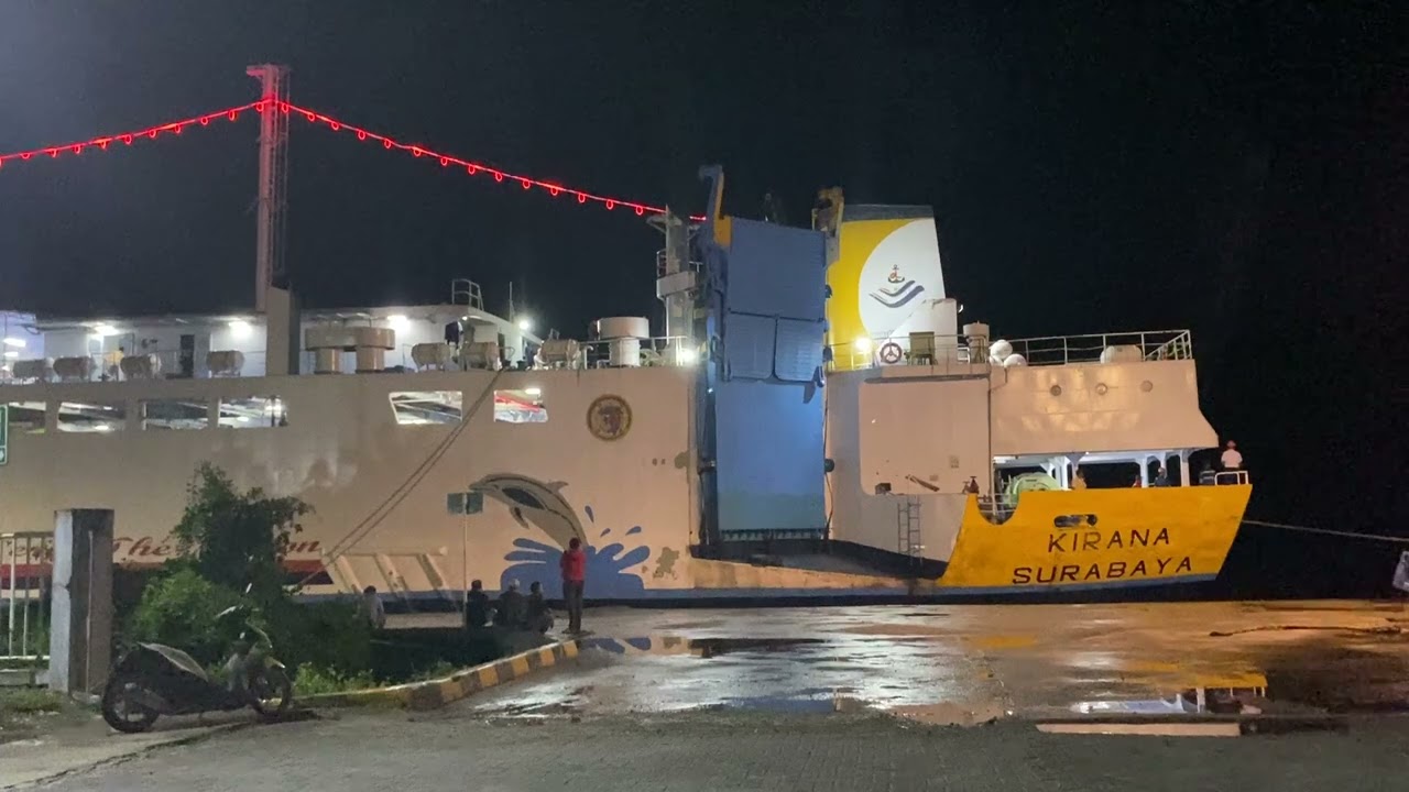 KAPAL DLU KM KIRANA SANDAR LAMBUNG KIRI DI PELABUHAN KUMAI